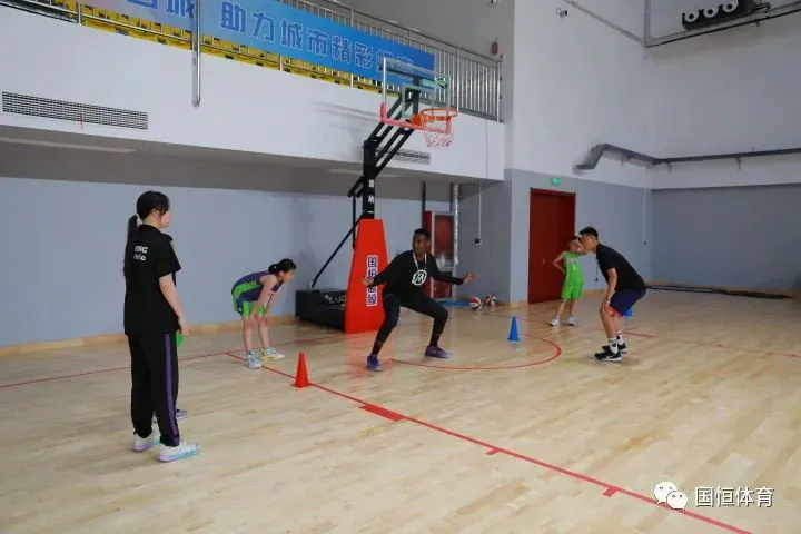 刻苦训练篮球时如何避免受伤的建议_2